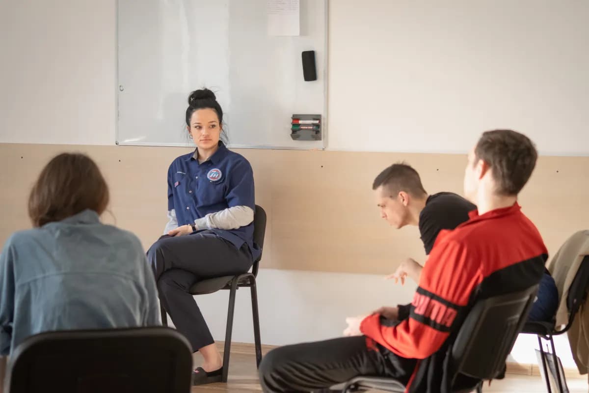 Групповое занятие в центре реабилитации